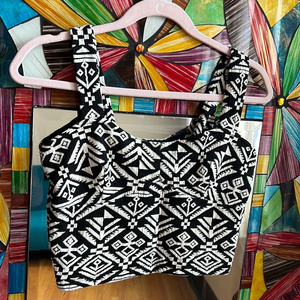 Patterned crop tank top ✨